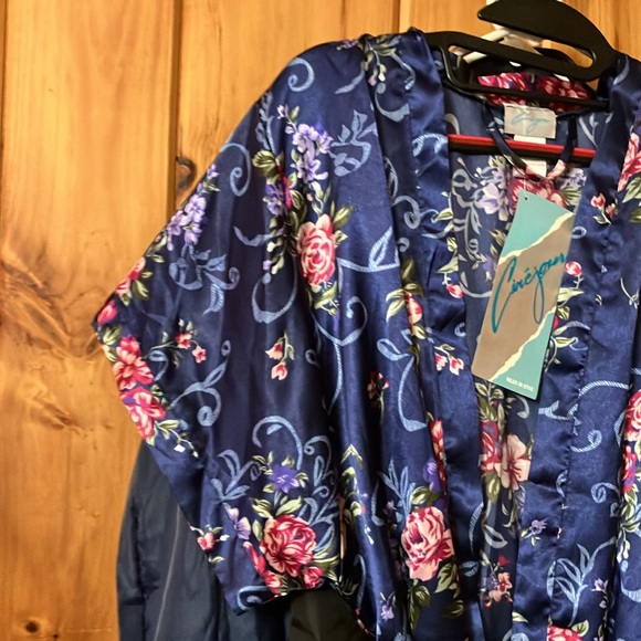 Blue silky robe, short and cute - Picture 2 of 7